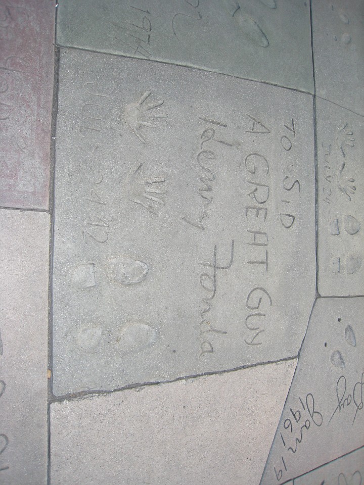 1286 California 2008-03 LA Scene.jpg - A visit to the Los Angeles California area in March of 2008. Activities ranged from Monets at the Getty, street hawkers at Venice Beach, movie look-alikes at Grauman's Chinese Theatre, to the Mission at San Juan Capistrano.